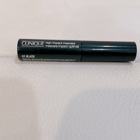 Clinique Makeup Travel Size Bundle in New Condition - Picture 2 of 7